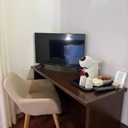 帕格德塔尔斯酒店 *